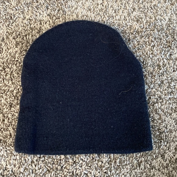 Notre Dame hat and scarf bundle - Picture 3 of 7